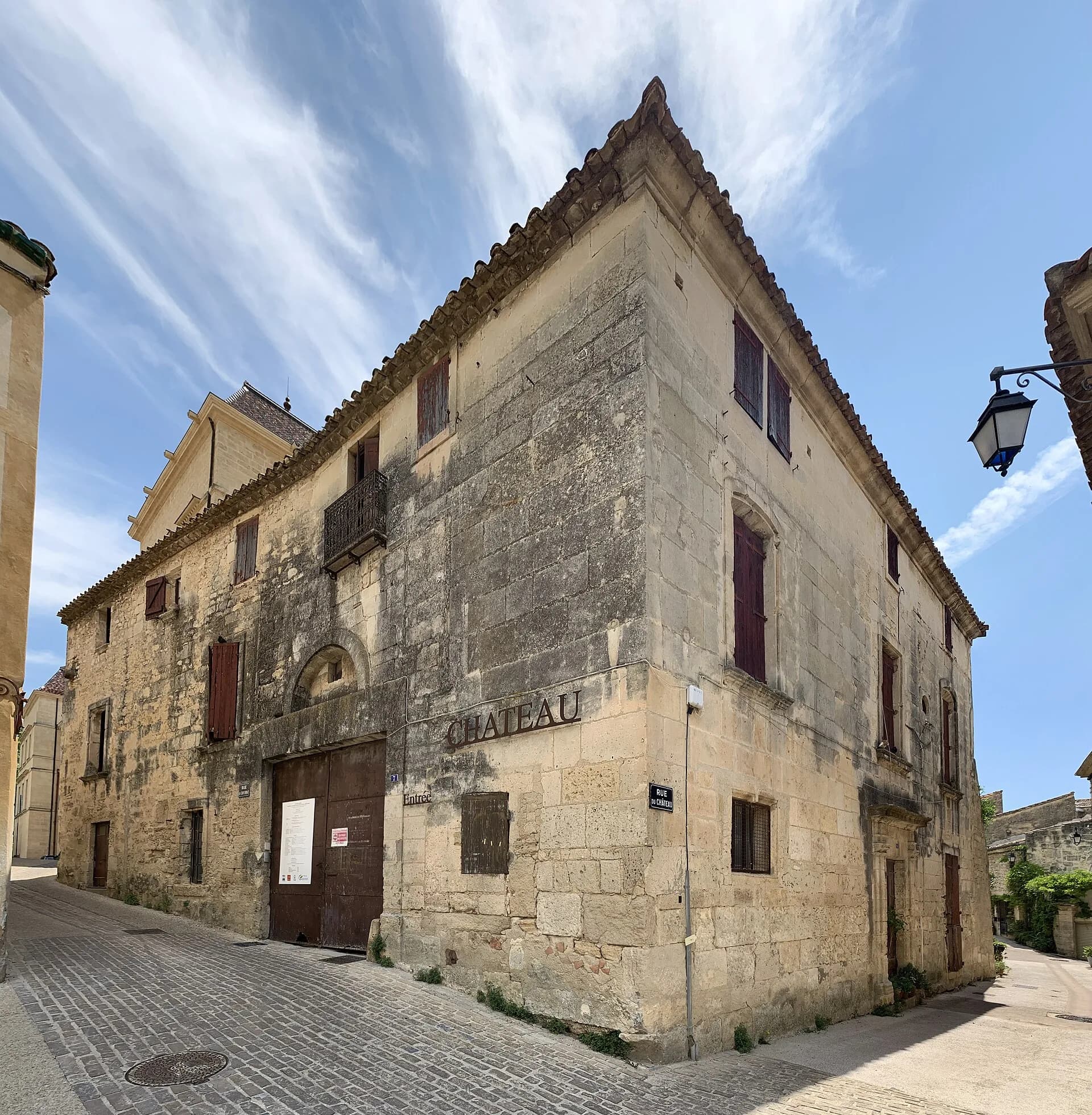 Le château de Castries, angle de la rue du Château