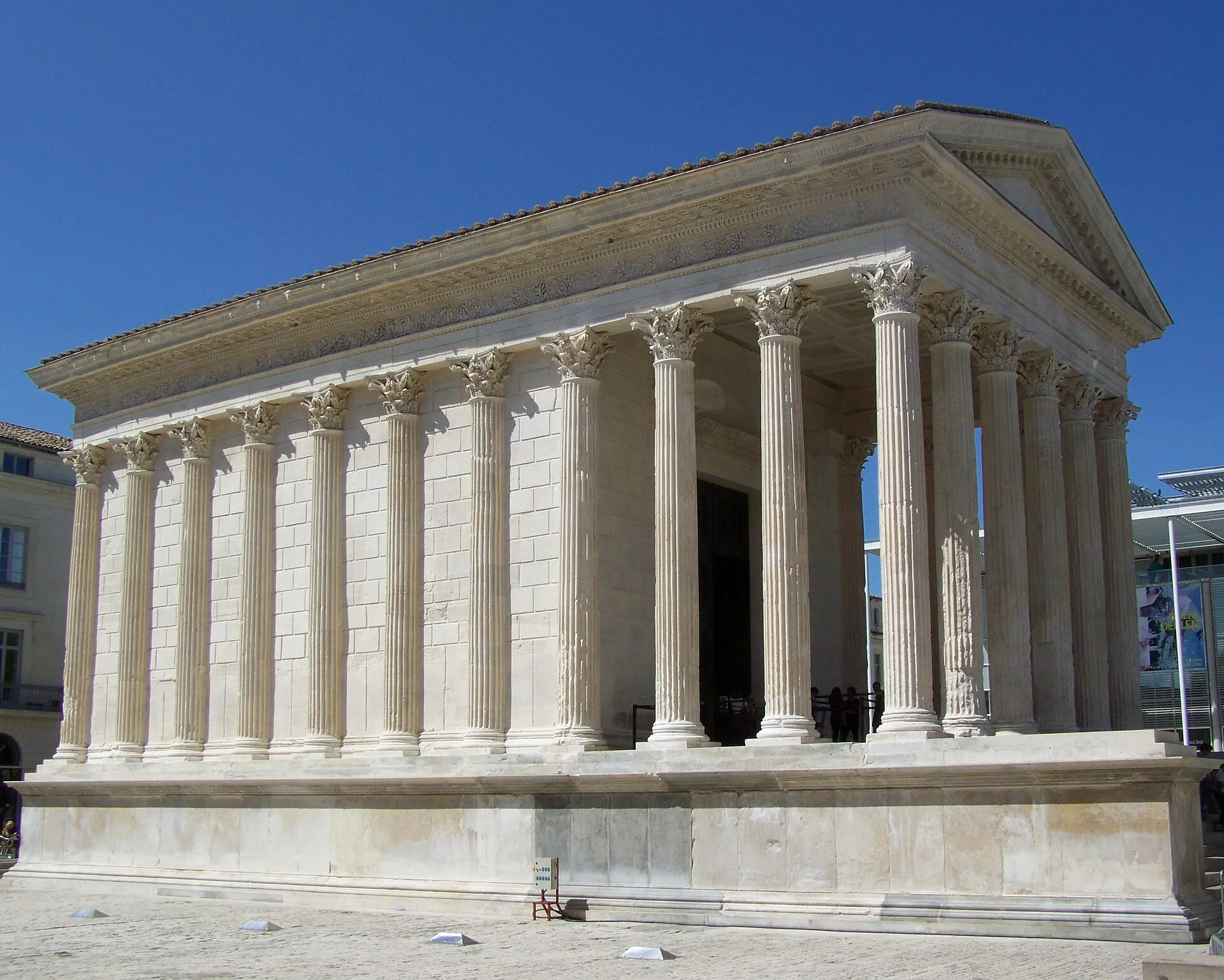La Maison Carrée, temple romain au centre de Nîmes
